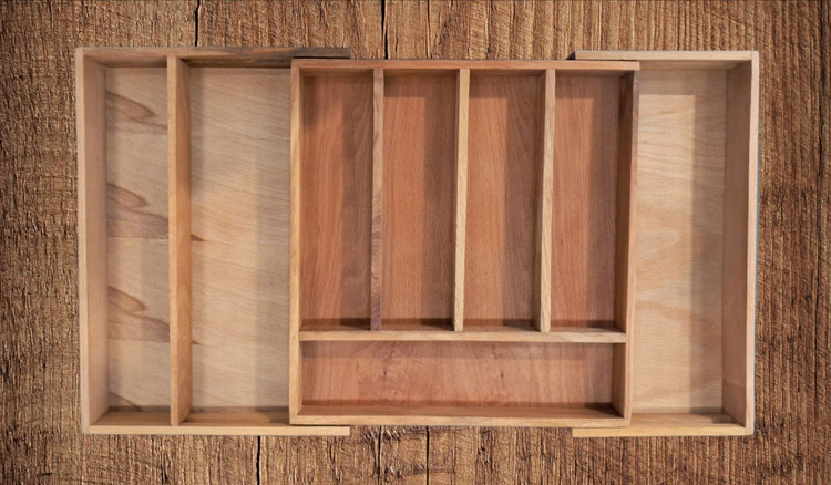 نظم دهنده و جای قاشق و چنگال داخل کشو چوبی